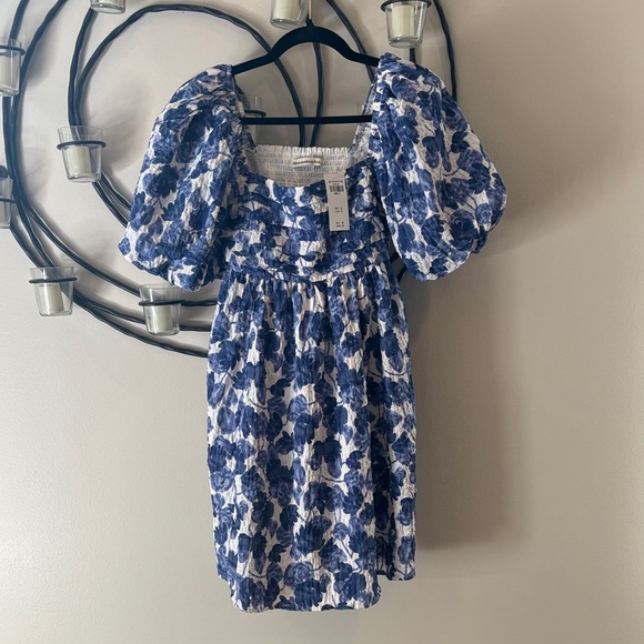 abercrombie kids Dresses & Skirts - Abercrombie Women’s Blue and White Floral Dress